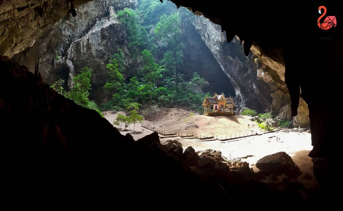 Phraya Nakhon Grot in Khao Sam Roi Yot Nationaal Park, Thailand