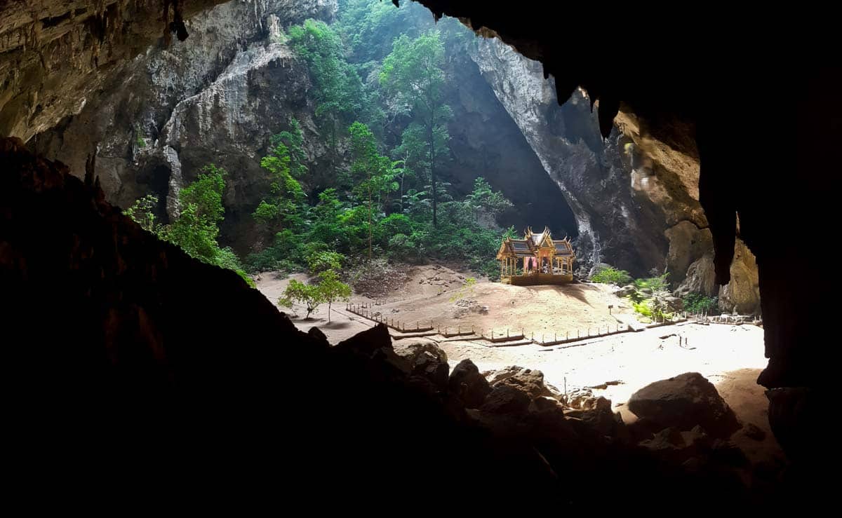 foto van het paviljoen in de phraya nakhon grot