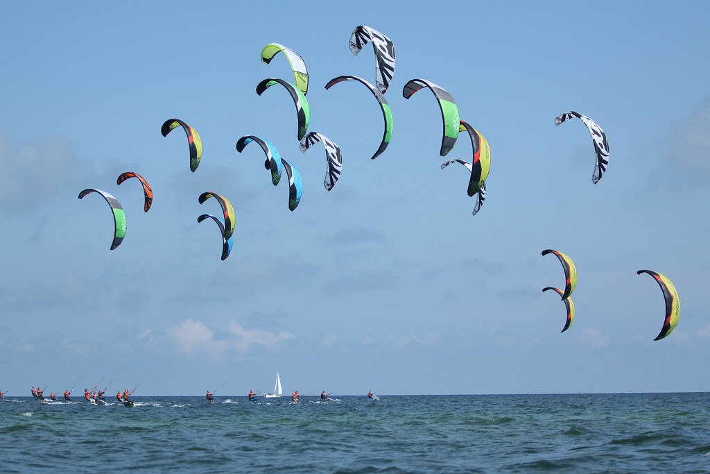 Kitesurf devant le phare de Ke Ga, Vietnam