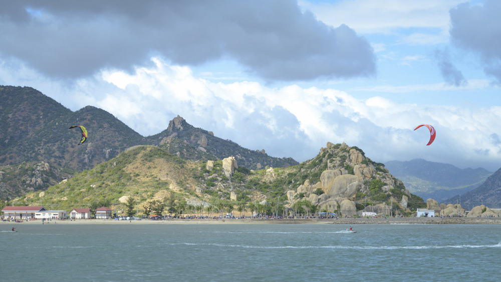 Kitesurfing in Phan Rang, Vietnam