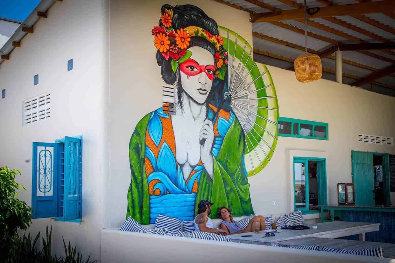 geisha muurschildering in Sorrento Beach Club resort Phan Rang, Vietnam