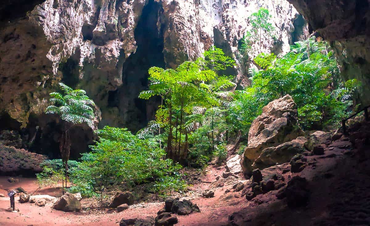 Eerste grot van Phraya Nakhon Grot