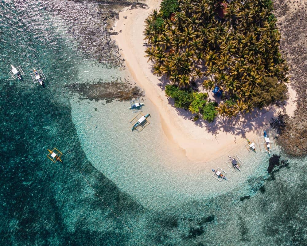 luftaufnahme von guyam island, vor der küste von siargao, philippinen