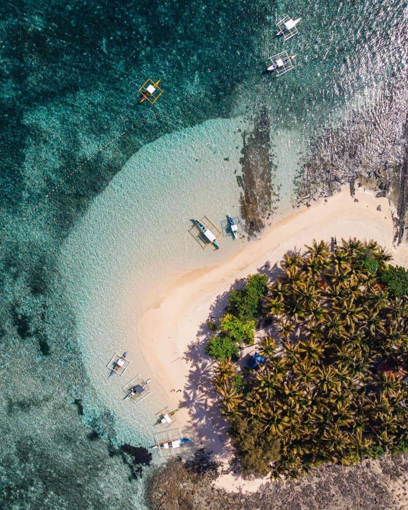 vue aérienne de l'île guyam, au large de la côte de siargao, philippines