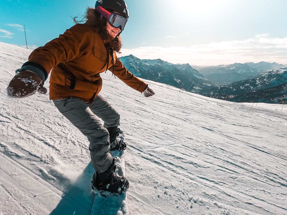 women-snowboarding-gear