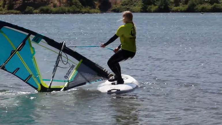 Comment ajuster l'examen de la planche à voile