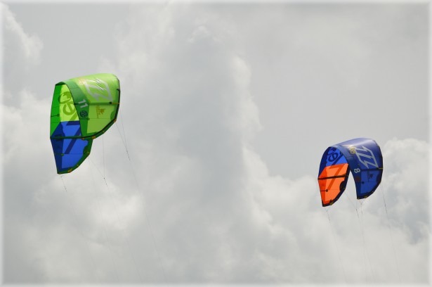 Un peu d'action de kitesurf à Phan Rang pendant le KTA X-Champs 2016 à Ninh Chu Bay, Vietnam.