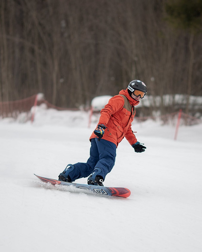 Skis v. DSNOWBOARDING. Slide Snow avatar.