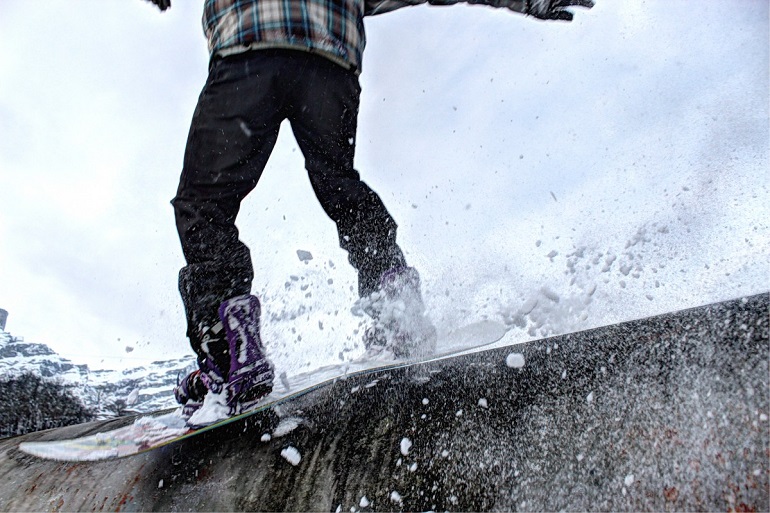 Le snowboard est-il similaire au skateboard ?