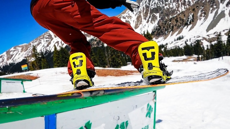 fixations de snowboard union strata