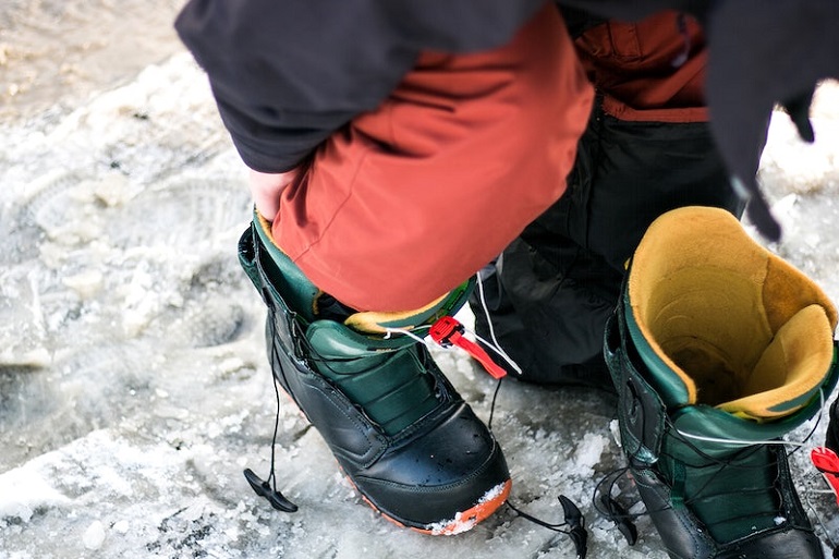 Wie reinige ich die Innenseite von Snowboardschuhen?