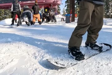 how to clean smelly snowboard boots