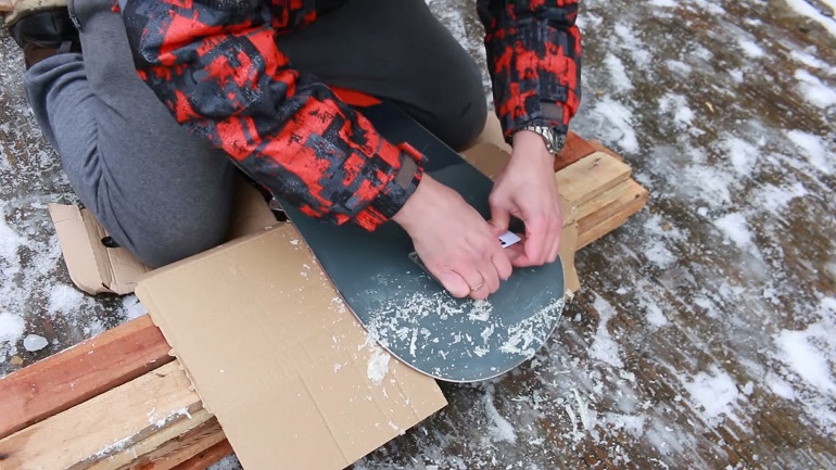 how to wax snowboard at home