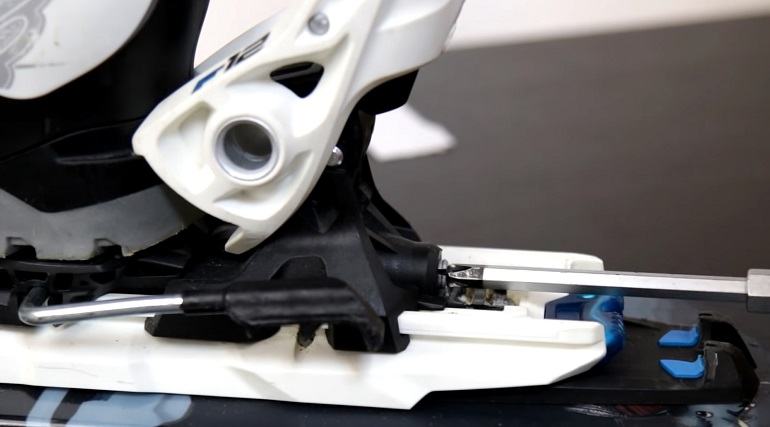 how to tighten ski bindings