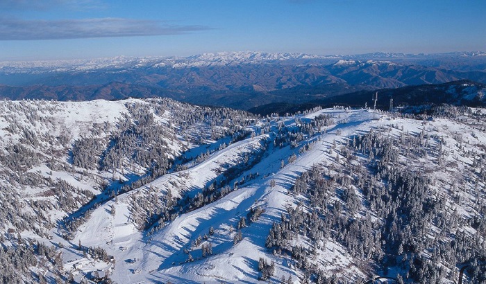 best skiing idaho