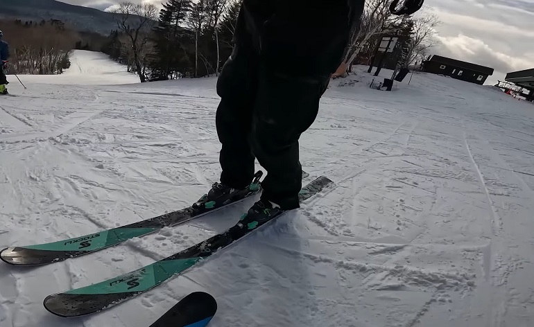 Carving-Ski