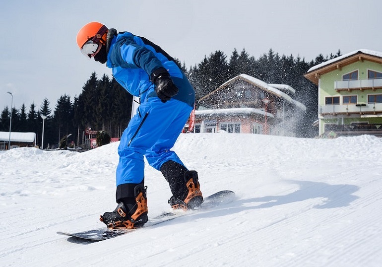 waarom dragen snowboarders wijde kleding...