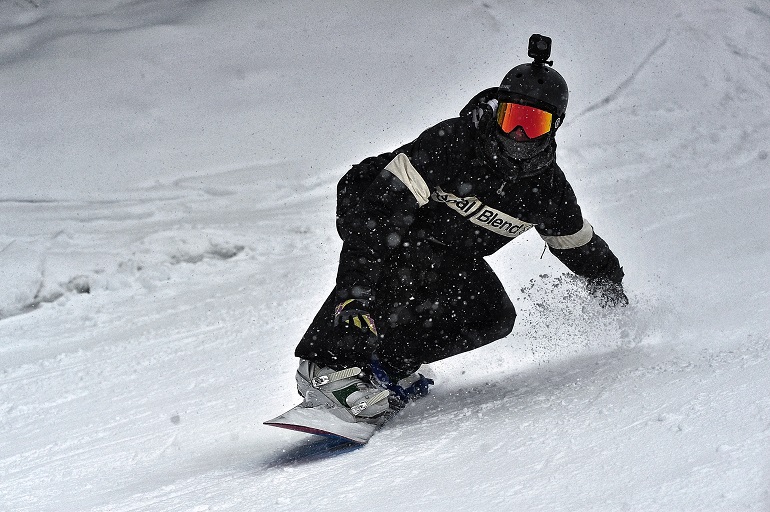 wie man das Snowboard anhält