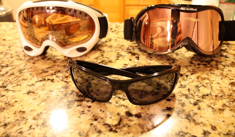 how to clean smith goggles