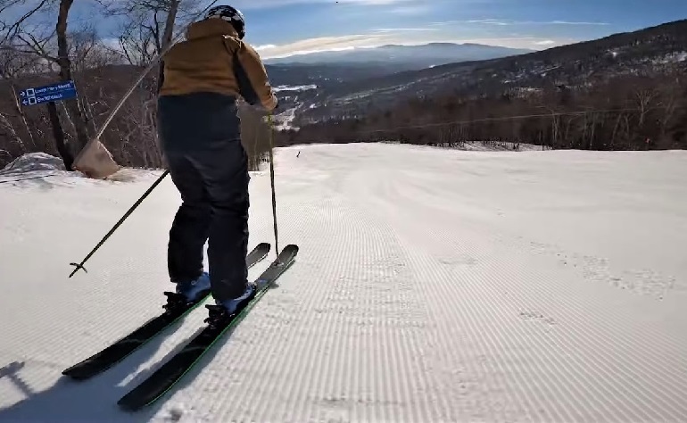 All Mountain Twin Tip Skier