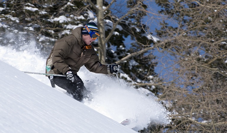 ski en poudreuse profonde