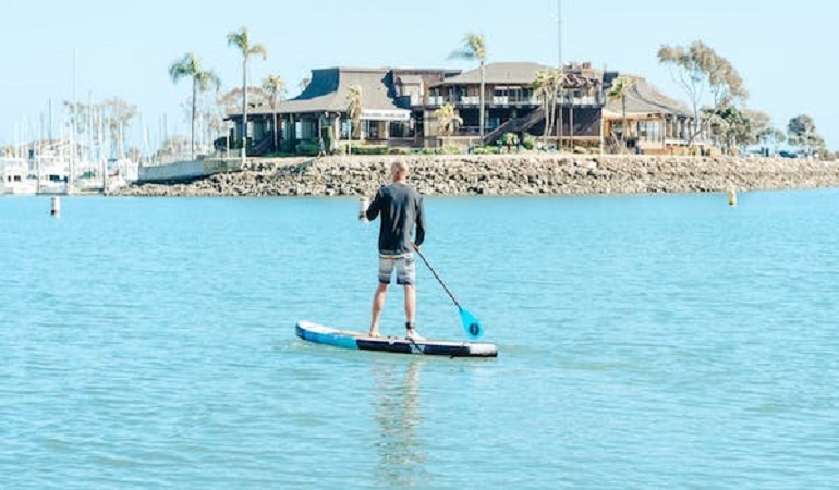 stand up.paddle board