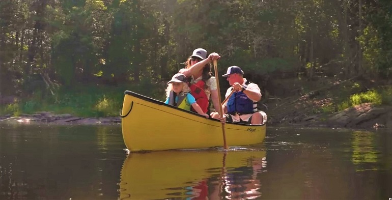 canoe vs kayak