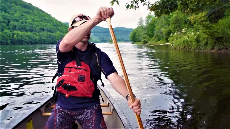 canoe versus kayak