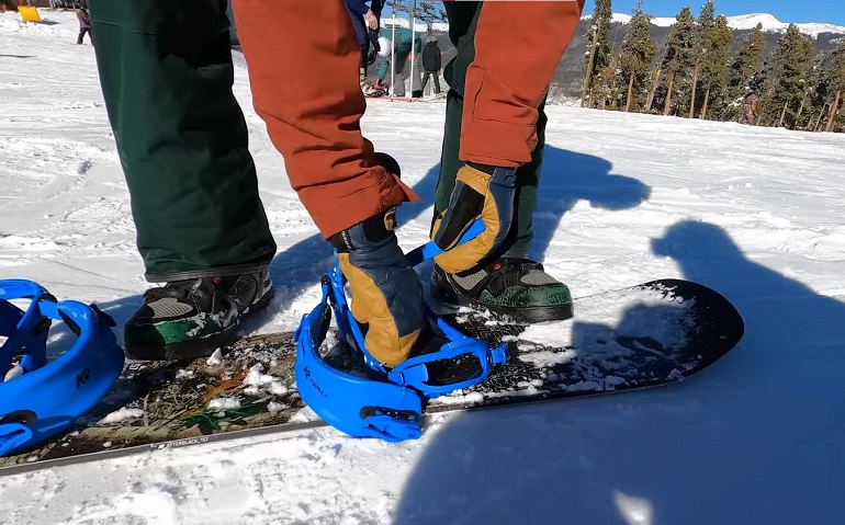 how to put on a snowboard