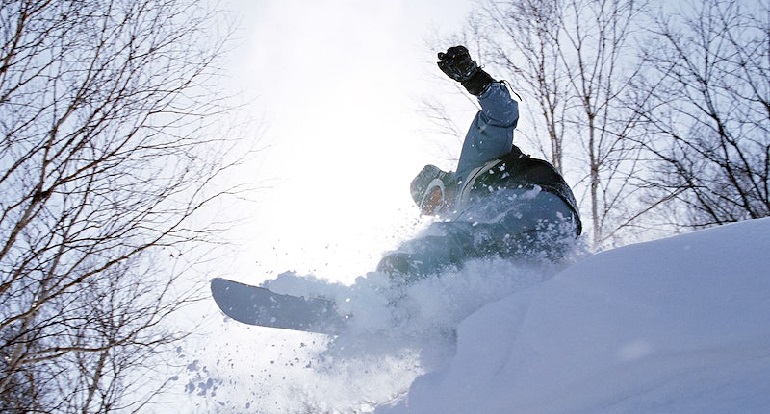 meilleure façon de stocker un snowboard