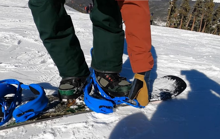 wie man das Snowboard anzieht