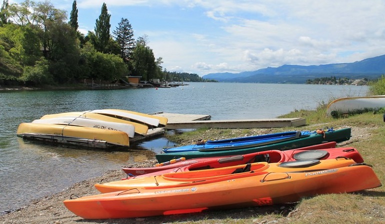 how to store kayaks