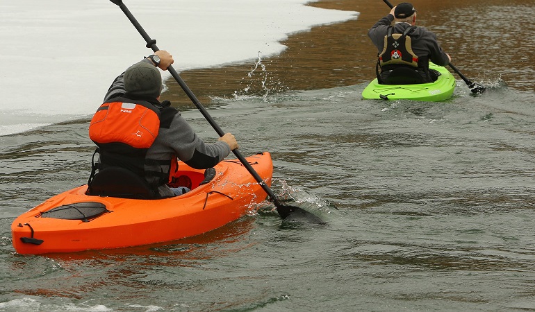 kayak de pêche à pédale