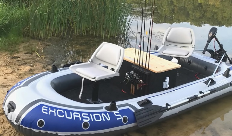 bateau pneumatique vs kayak