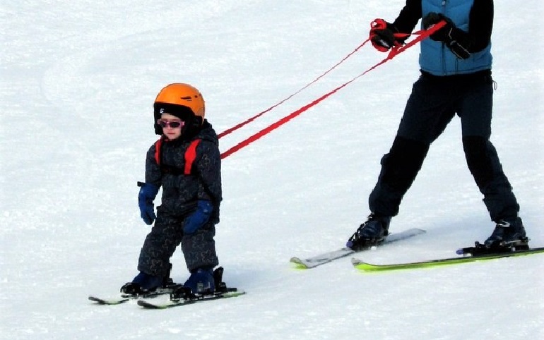 teaching kids to ski