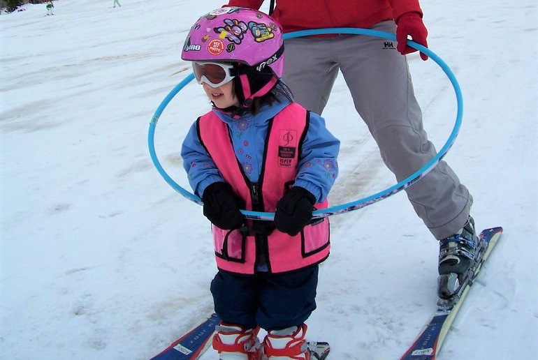 wie man Kindern das Skifahren beibringt